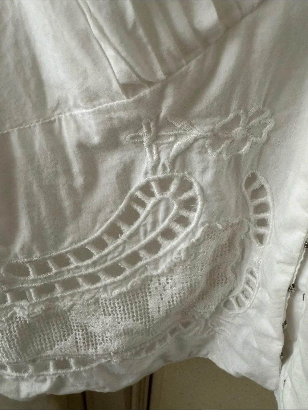 FARM Rio White Cropped Embroidered Peasant Blouse